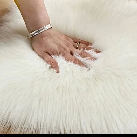 NWOT Faux Fur Heart Shaped Rug 😍 - Picture 5 of 5